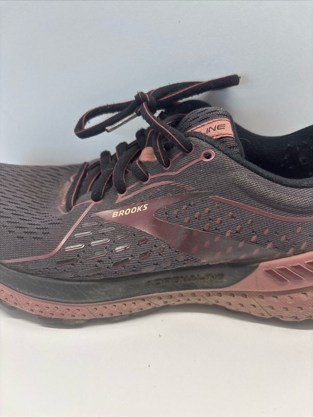 Brooks Women's Black and Rose Athletic Running Shoes size 6.5